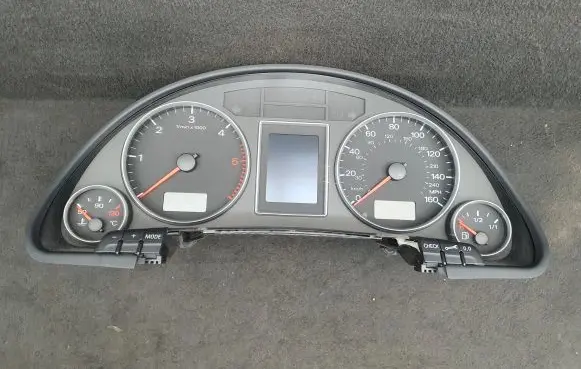 Audi A4 S4 B7 8E 8H Speedometer (instrument cluster) 8E0920951E RB8