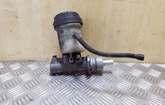 Volvo S40, V40 Master brake cylinder