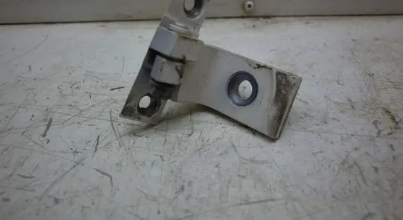 BMW X5M E70 Front door upper hinge 7068074