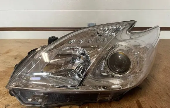 Toyota Prius (XW30) Headlight/headlamp