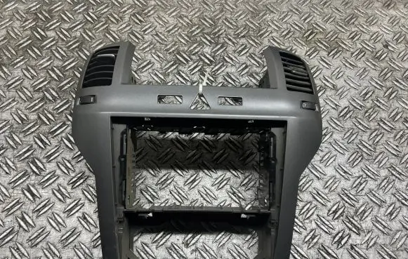 Dash center air vent grill
