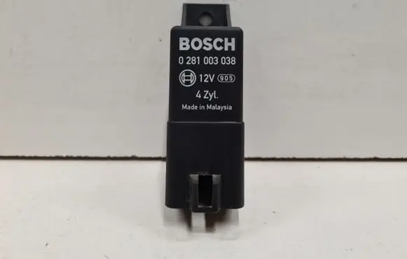 Volkswagen PASSAT B6 Glow plug pre-heat relay 038907281D 0281003038