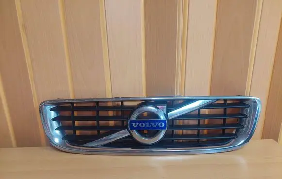 Volvo V50 Front bumper upper radiator grill 31290533 31290532 31290757