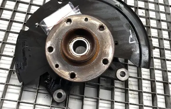Renault Captur II Front wheel hub spindle knuckle