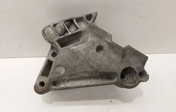 Skoda Octavia Mk3 (5E) Engine mounting bracket 04L199207 V210KTS22