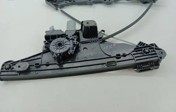 Opel Mokka B Front door window regulator with motor 9828130780