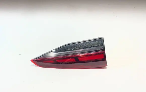 Skoda Octavia Mk4 Tailgate rear/tail lights 5E7945307