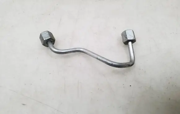 Volkswagen Tiguan Fuel injector supply line/pipe 