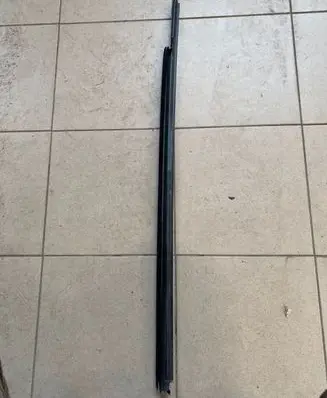 Porsche Cayenne (92A) Rubber seal front door window/glass 7P0837471