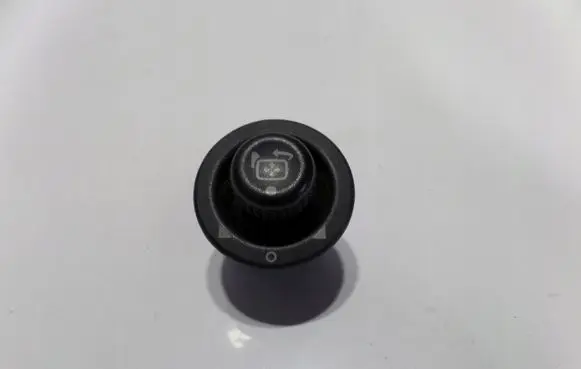 Land Rover Discovery 3 - LR3 Tailgate/trunk/boot open switch 