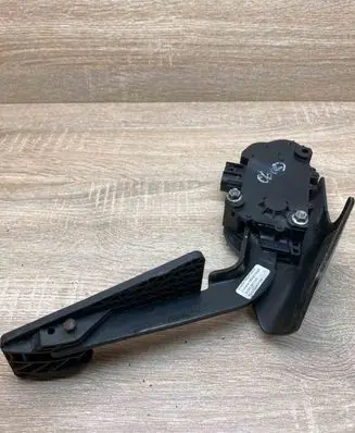 Chrysler Grand Voyager IV Accelerator throttle pedal 04861650AB 034PE4203