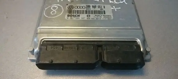 Audi A4 S4 B5 8D Engine control unit/module 3B0907551Q 0261206387