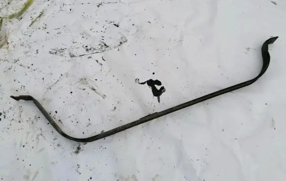 Fuel tank mounting bracket