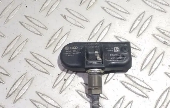 Volkswagen PASSAT B6 Tire pressure sensor 1K0907255A S122215001A L249VW2