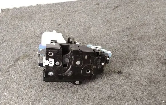 Volkswagen Caddy Front door lock PA6630XGF 3D18370
