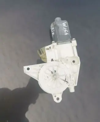 Mercedes-Benz ML W164 Front door window regulator with motor