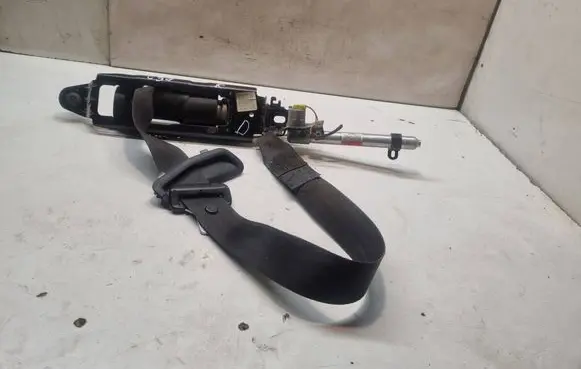 Volvo C30 Front seatbelt 30642223