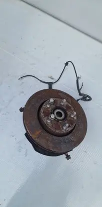 KIA Carens II Front wheel hub