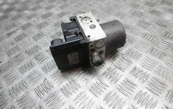 Ford Mondeo Mk III ABS Pump 3S71-2M110-AA
