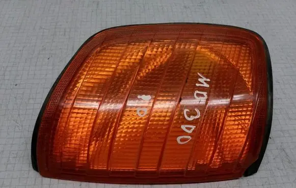 Mercedes-Benz E W124 Front indicator light 42704R6