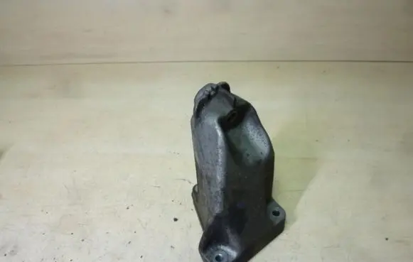 Mercedes-Benz S W221 Engine mounting bracket A6422230404 VD5785