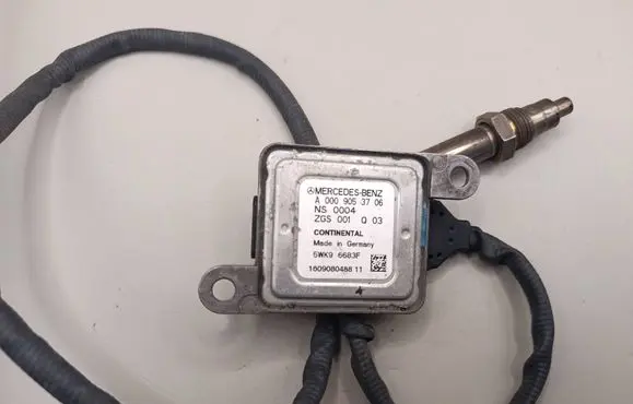 Mercedes-Benz ML W164 Lambda probe sensor A0009053706 5WK96683F 1609080488