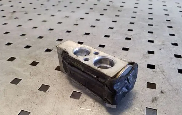 Subaru Outback Air conditioning (A/C) expansion valve 