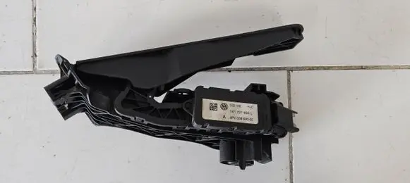 Volkswagen PASSAT B6 Accelerator throttle pedal 1K1721503L 6PV00860000 021406