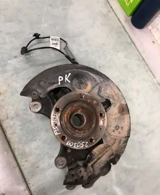 Opel Astra L Front wheel hub 9830991380