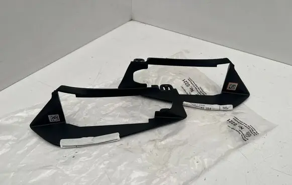 BMW 5 G60 G61 Rear bumper mounting bracket 5A011D3 5A011D4