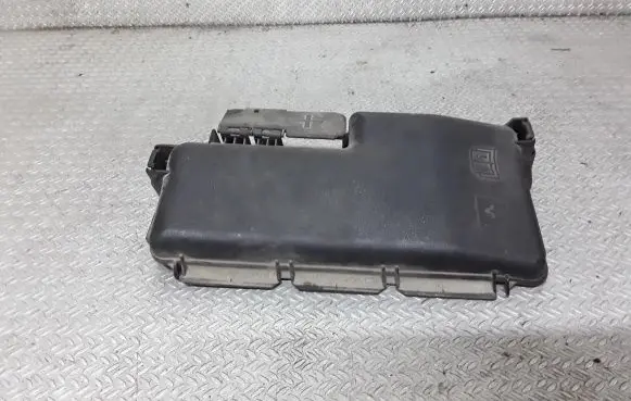 Volvo V70 Fuse box cover 30728133