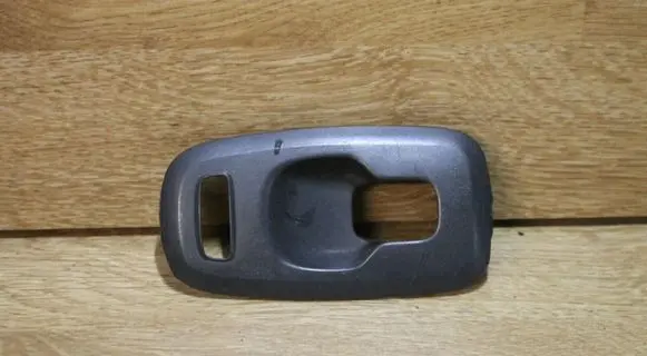 Volvo V70 Front door window switch trim 09193384