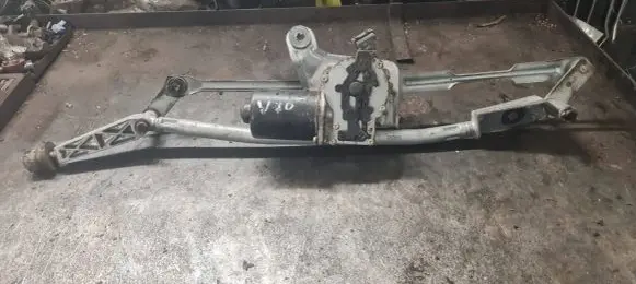 Volvo S60 Front wiper linkage and motor 8648345