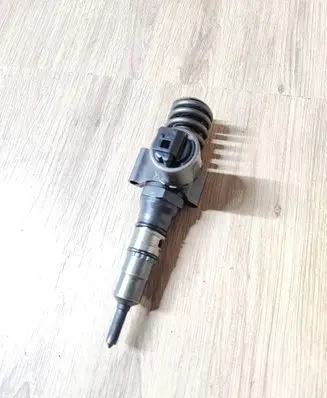 Volkswagen Golf VI Fuel injector 03G130073G
