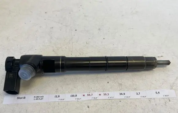 Skoda Octavia Mk3 (5E) Fuel injector 04L130277D