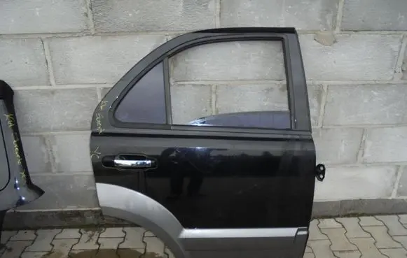 KIA Sorento Rear door