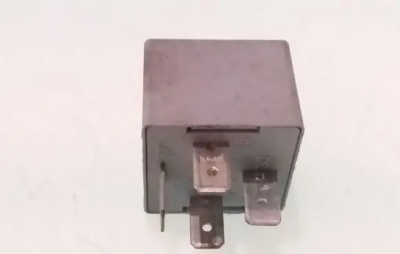 Volkswagen PASSAT B5.5 Other relay 141951253B 20240072
