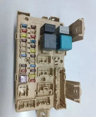 Toyota Avensis T250 Fuse module 82641CA010 4440421603