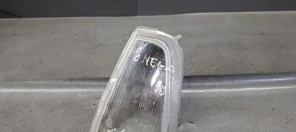 Opel Omega A Front indicator light 19670-3