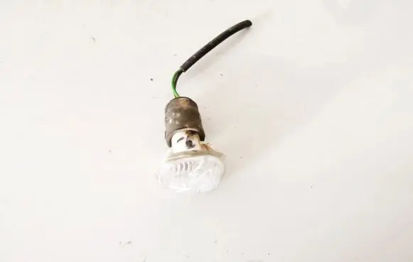 Front fender indicator light