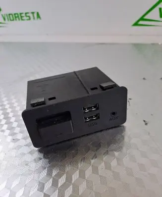 Mazda 6 USB socket connector D09H669U0 904526412446 10R041341