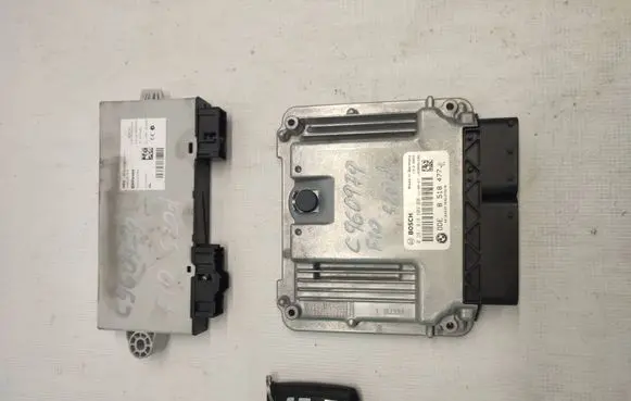 BMW 5 F10 F11 Engine ECU kit and lock set 8518477 9268752
