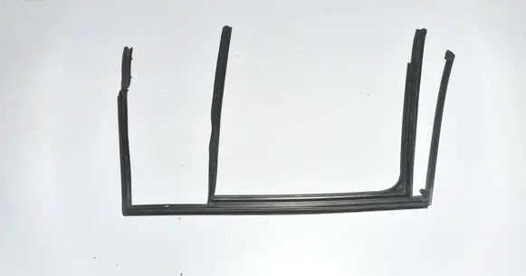 BMW 2 F46 Rubber seal rear door window/glass 8498432 51352576682