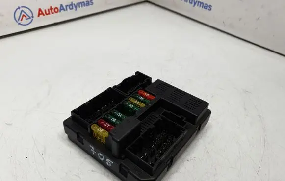 BMW X3 E83 Fuse module 7560626 12637560626