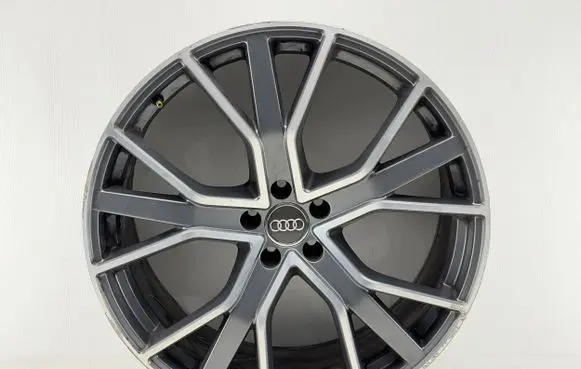 Audi RS Q8 R22 alloy rim