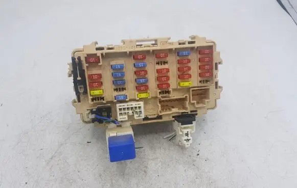 Nissan X-Trail T30 Fuse module A0733 EQ3A0733 A0733EQ3