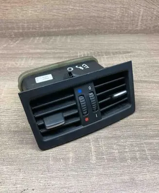BMW 3 E90 E91 Rear air vent grill B0600121 7129556