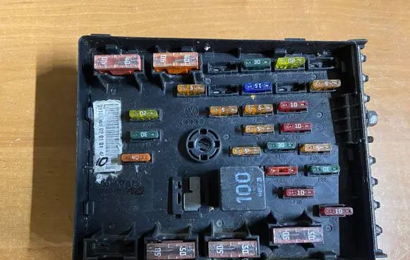 Seat Alhambra (Mk1) Fuse module 3C0937125 63592777