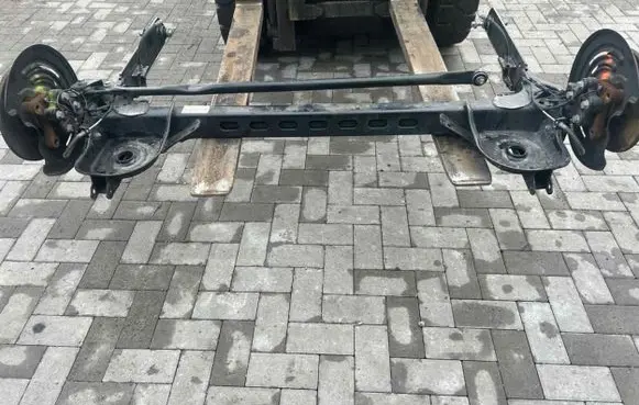Renault Trafic III (X82) Rear axle beam 430421801R 430433572R