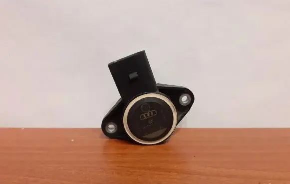 Audi A6 S6 C6 4F Air pressure sensor 06E907386 3461
